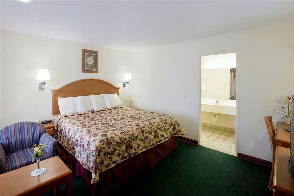 Americas Best Value Inn Lubbock East Phòng bức ảnh