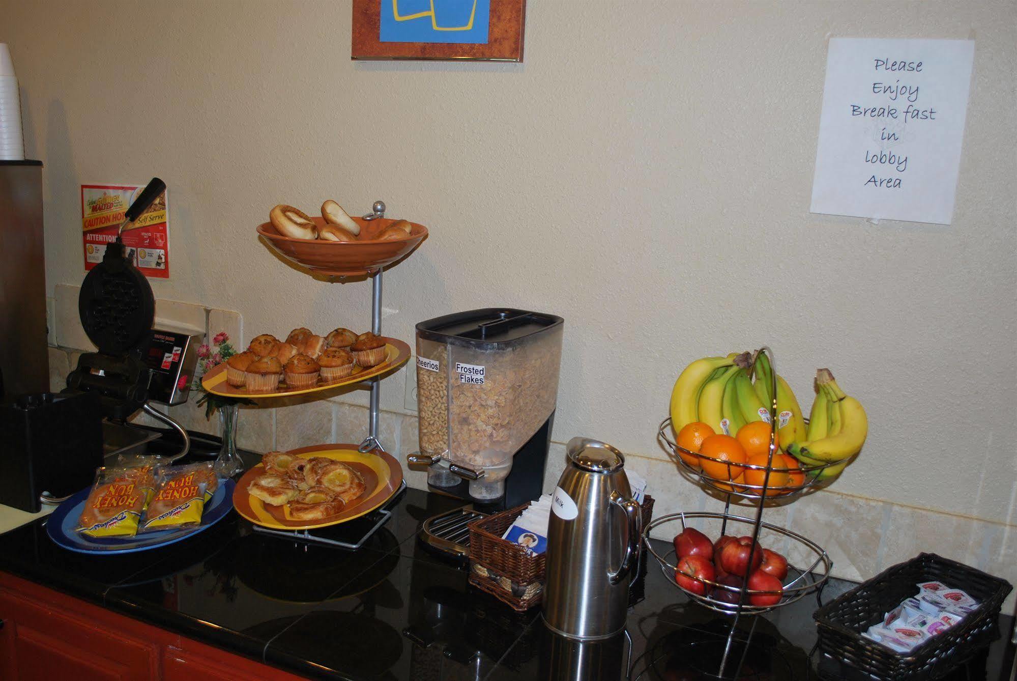 Americas Best Value Inn Lubbock East Ngoại thất bức ảnh