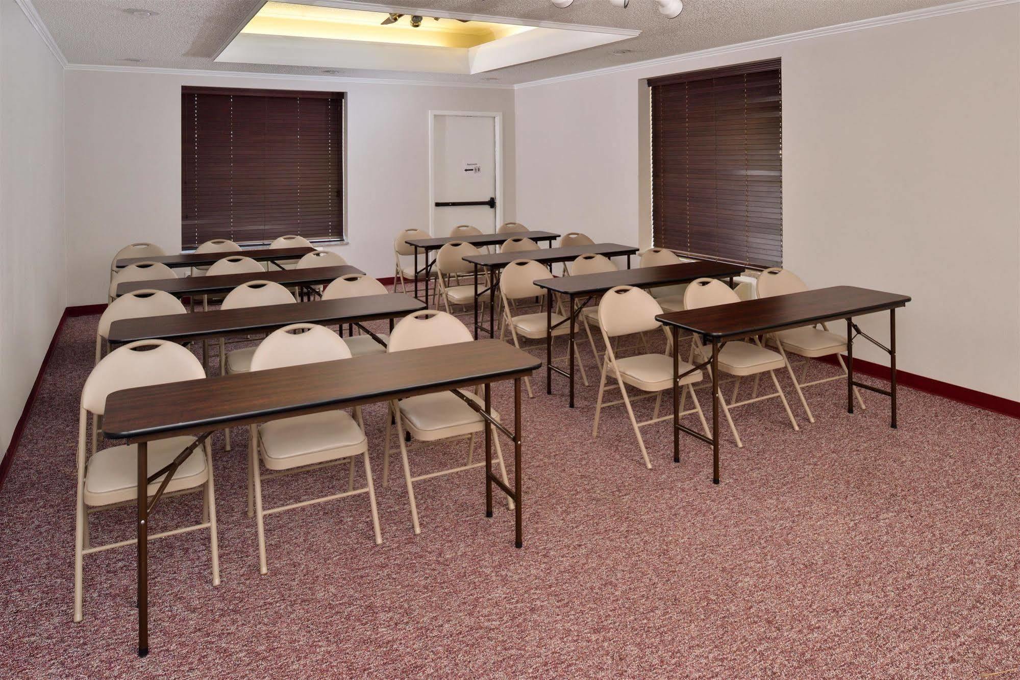 Americas Best Value Inn Lubbock East Ngoại thất bức ảnh