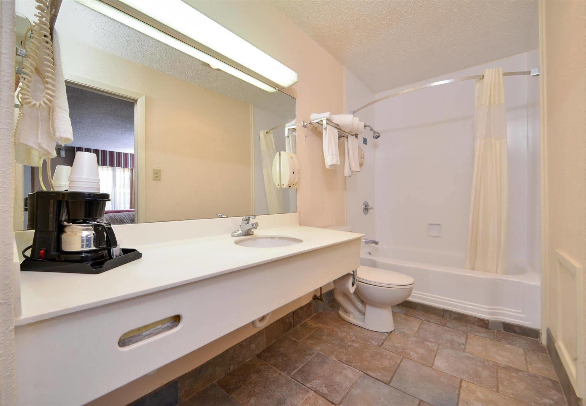 Americas Best Value Inn Lubbock East Ngoại thất bức ảnh