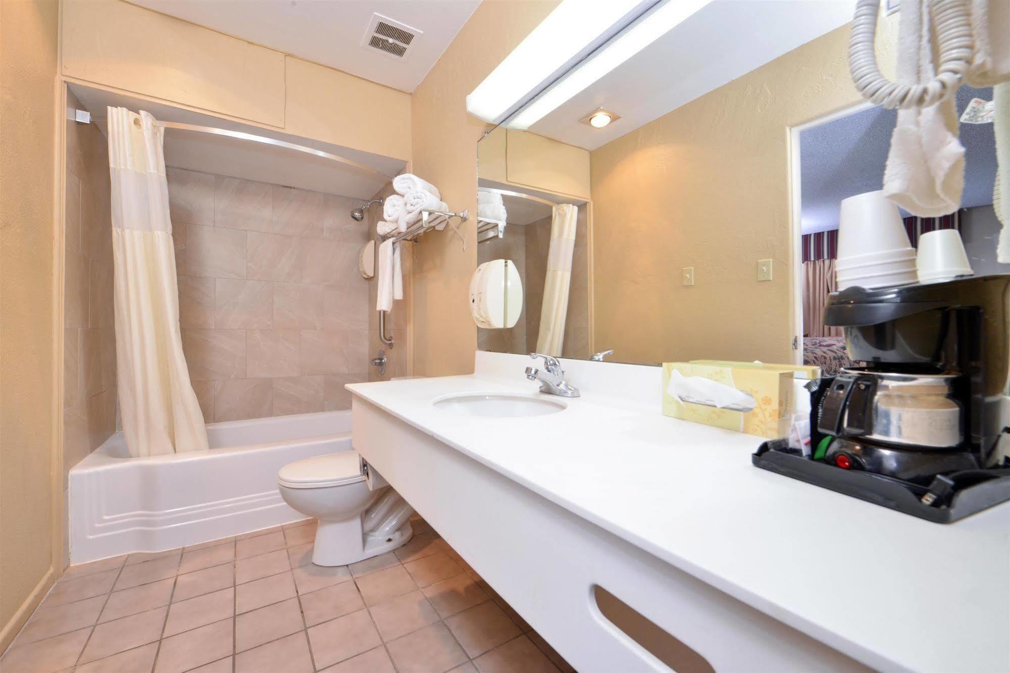 Americas Best Value Inn Lubbock East Ngoại thất bức ảnh