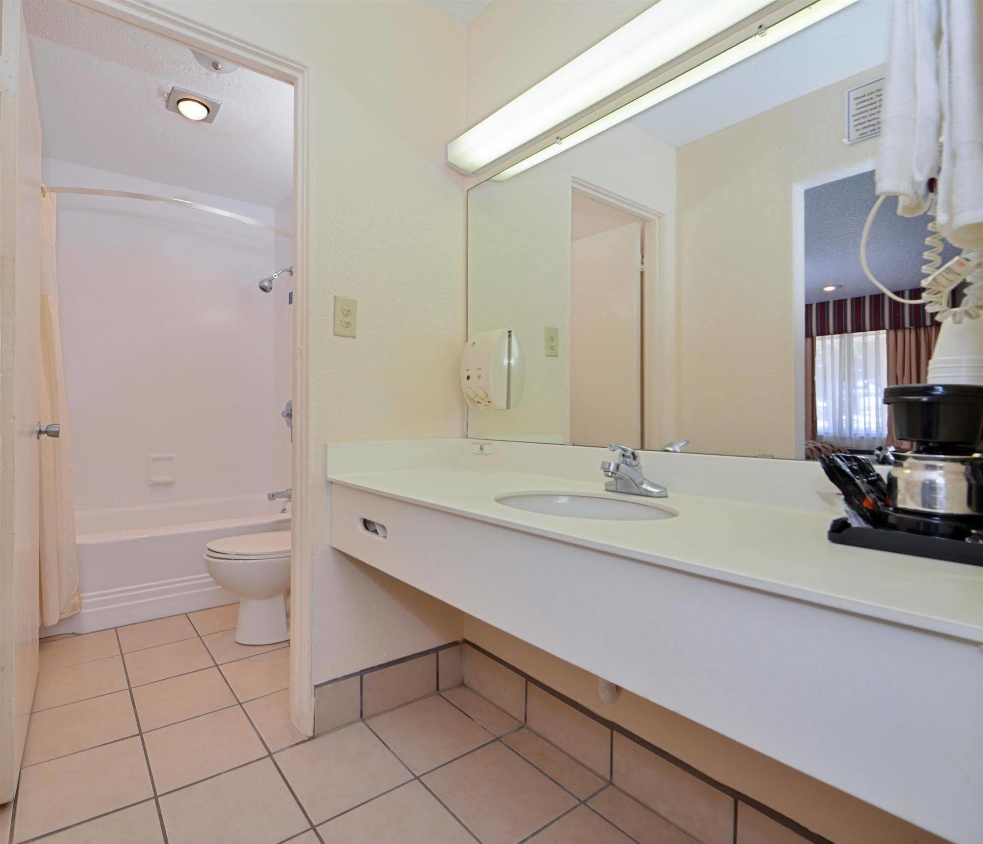 Americas Best Value Inn Lubbock East Ngoại thất bức ảnh