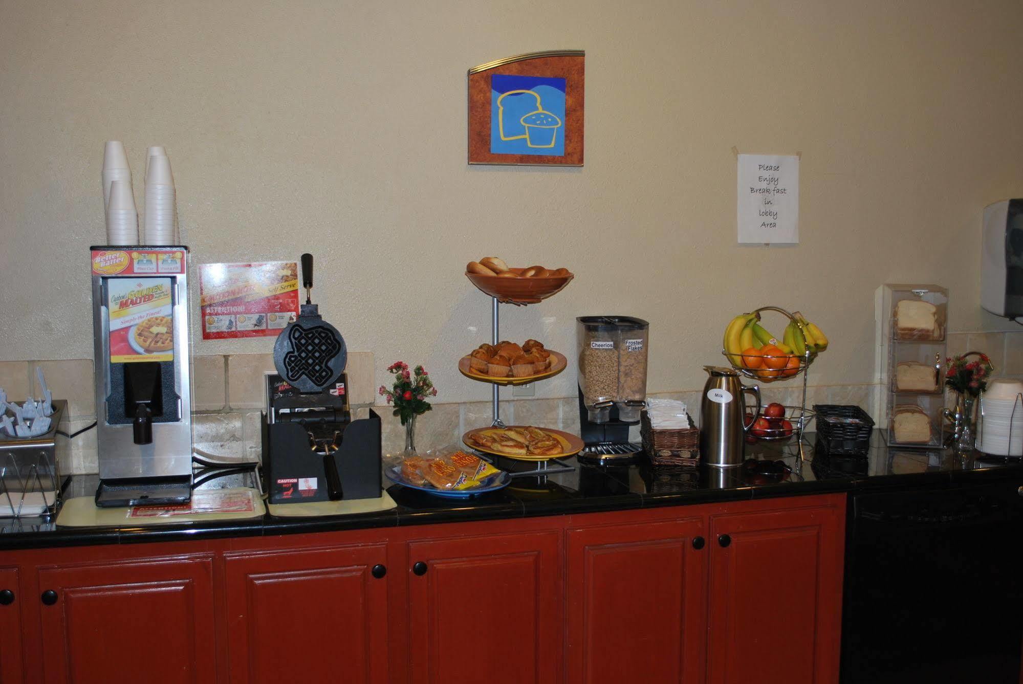 Americas Best Value Inn Lubbock East Ngoại thất bức ảnh